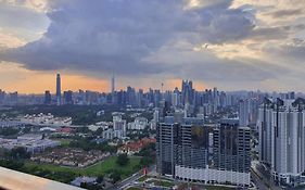 Reizz Residence By Luxury Suites