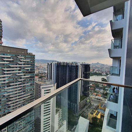 Reizz Residence By Luxury Suites Kuala Lumpur Luaran gambar