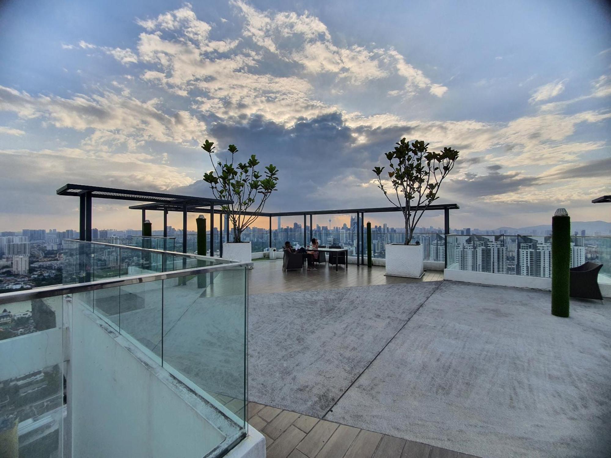 Reizz Residence By Luxury Suites Kuala Lumpur Luaran gambar